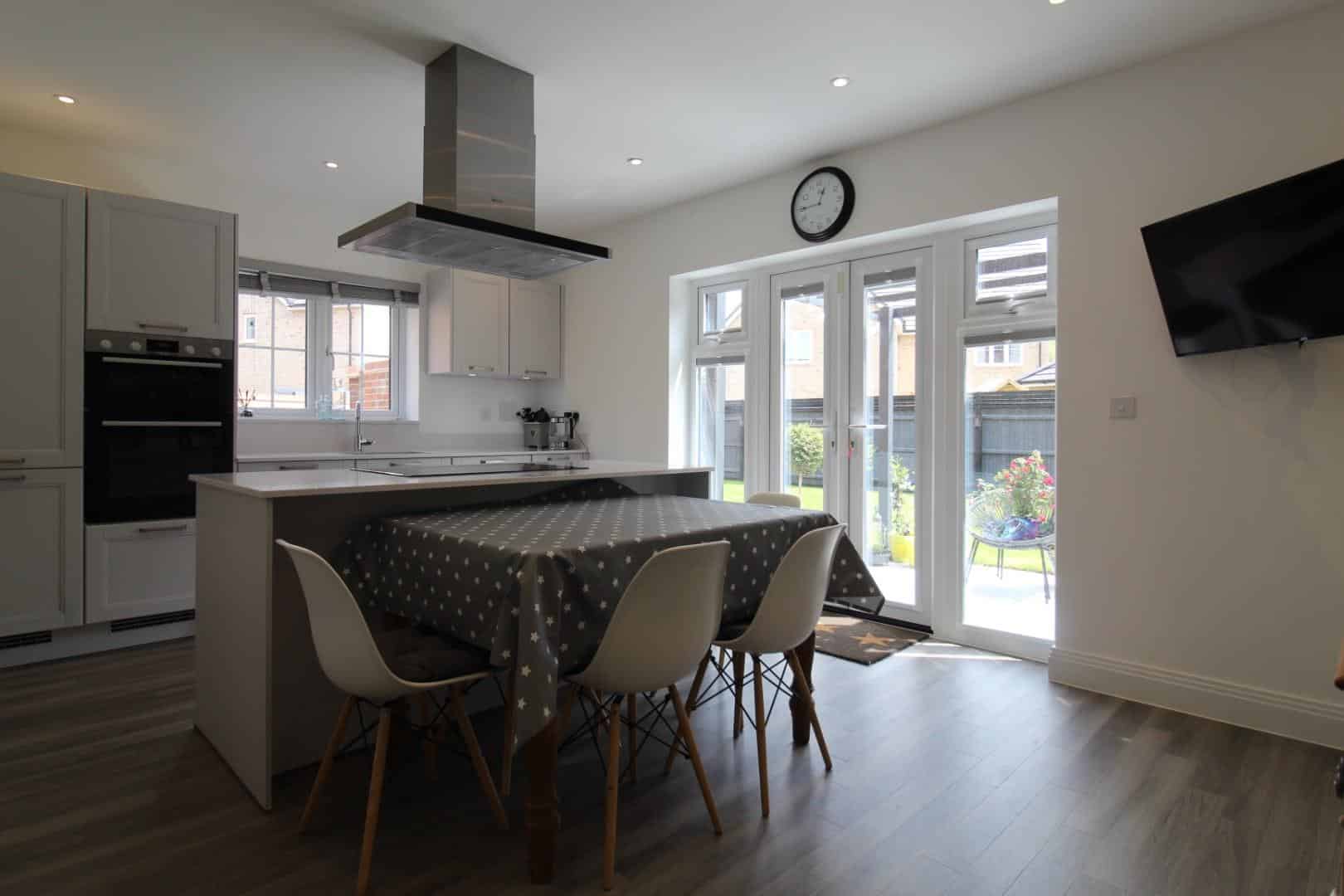 Kitchen/ Breakfast Room